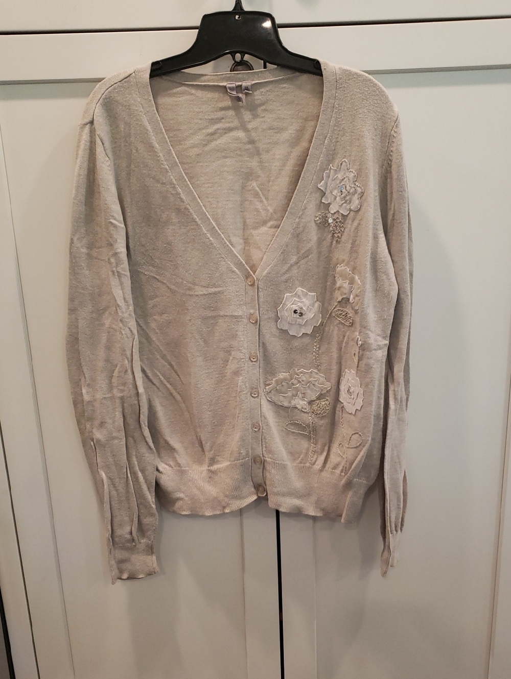 Caslon Light Beige Floral Appliqué V-Neck Cardigan